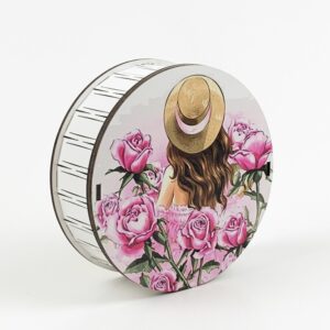 Pudełko z obrazkiem "kobieta w różach"